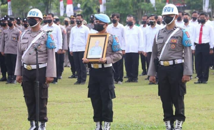 polisi pecat