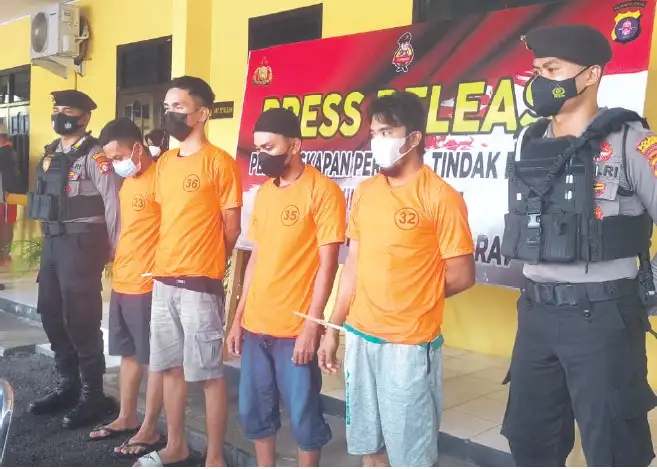 tersangka penipuan dan penggelapan