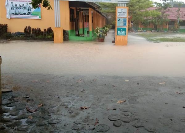 banjir smp kristen sampit