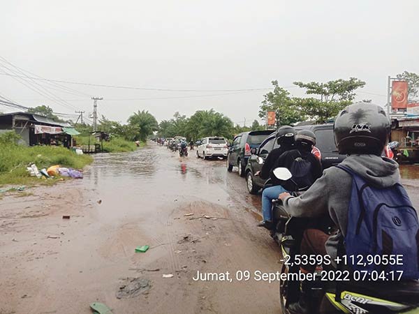 JALAN-JENDERAL-SUDIRMAN-MACET jalan jenderal sudirman macet