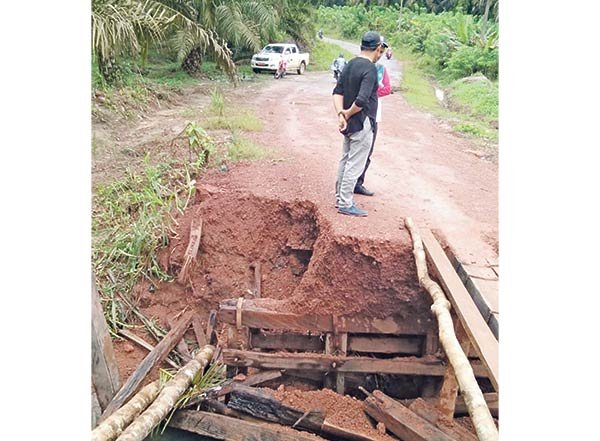 jembatan sungai babi putus