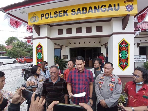 jumpa pers siswa pemakan kucing