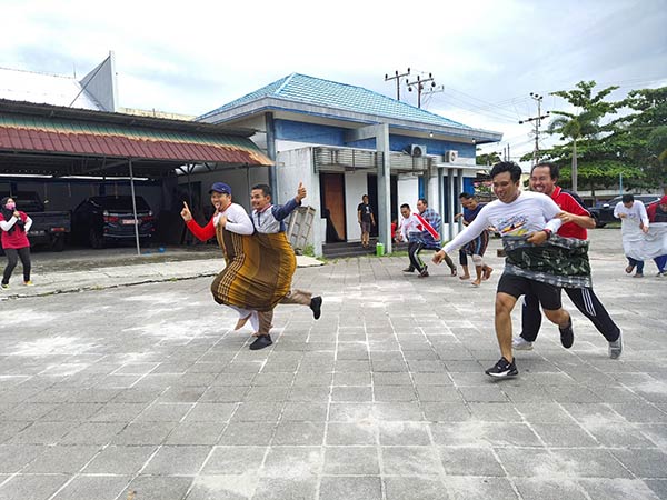 lomba balap sarung