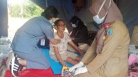 periksa korban banjir 1