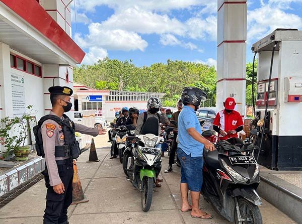 POLISI-JAGA-SPBU-PULPIS polisi jaga spbu pulpis