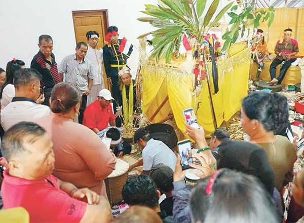 ritual balian dayak