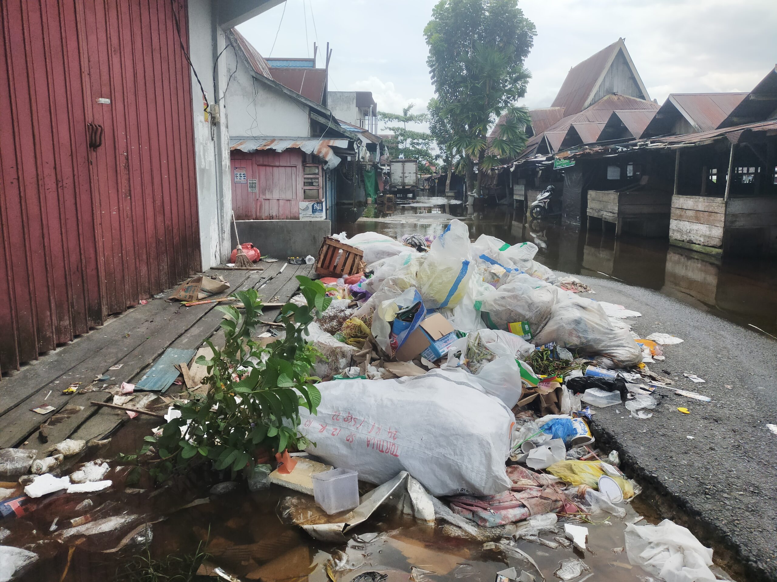 sampah membusuk 2