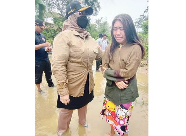 wabup kotim datangi ibu balita korban tenggelam