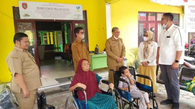 PT SSMS Tbk - CBI Group Sumbang Kursi Roda Bagi Warga Difabel
