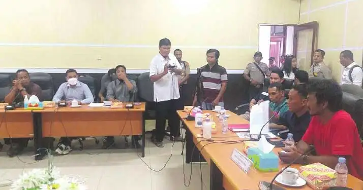 rapat dengar pendapat di gedung dprd seruyan