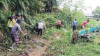 gotong royong bersihkan sungai