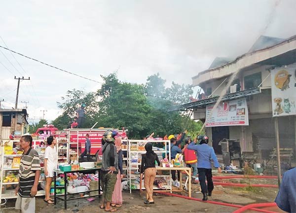 KEBAKARAN-RUKO-SAMPIT kebakaran ruko sampit