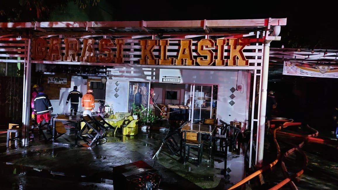 Jalan Letjen Suprapto Kelurahan Langkai,Palangkaraya,kafe terbakar
