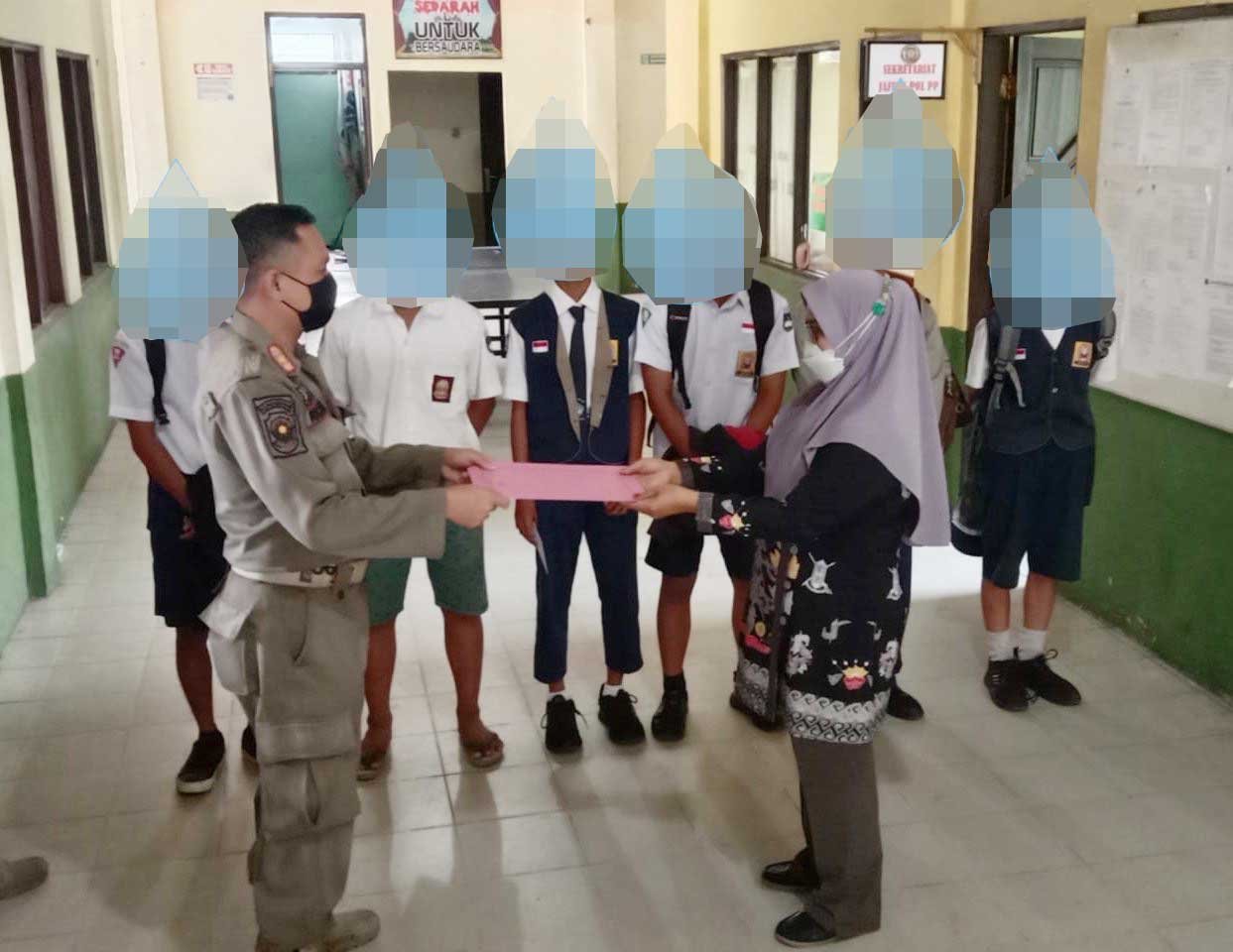 PELAJAR BOLOS SEKOLAH KAPUAS pelajar bolos sekolah kapuas