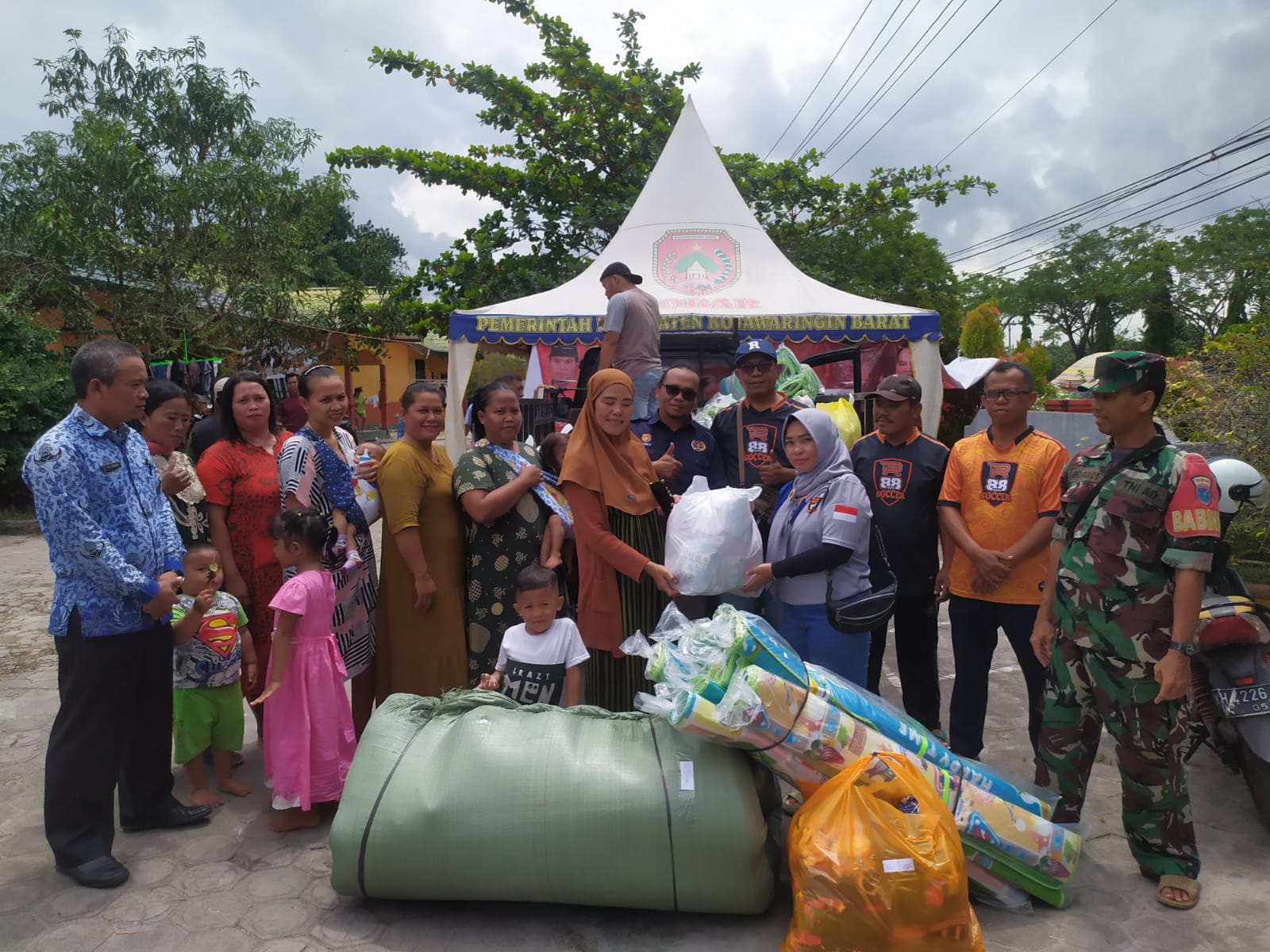 serahkan bantuan