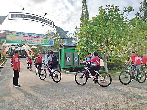 sman 2 sampit bike go to school