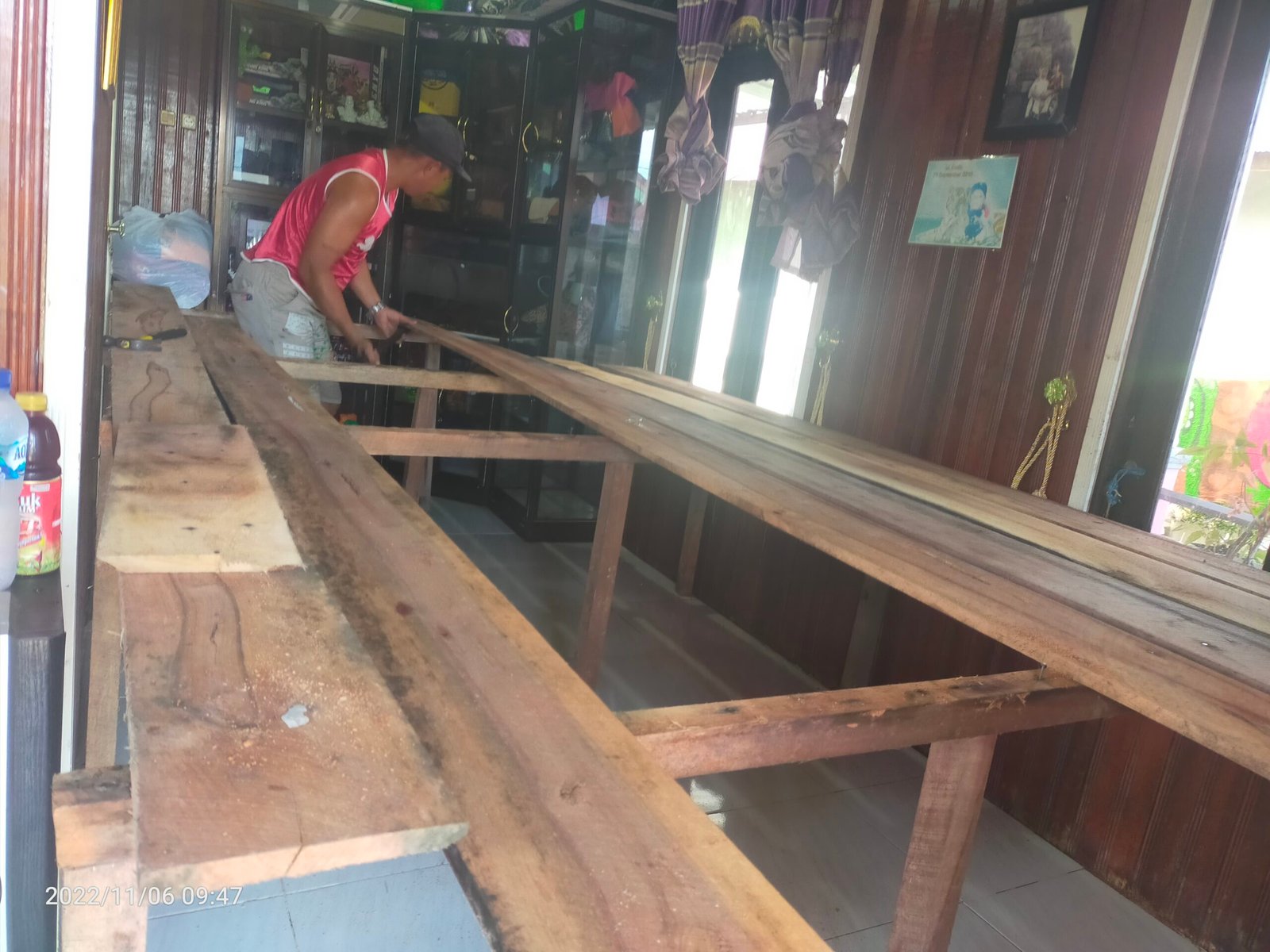 bongkar panggung