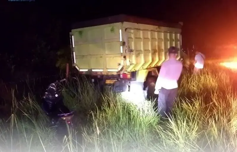 Dump Truk tergelincir dump truk tergelincir