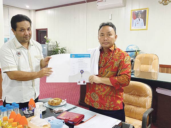 gubernur anggota kehormatan pwi