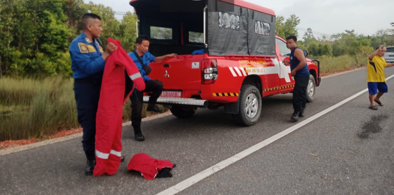 Sejumlah anggota tim Rescue Pemadam Kebakaran Penyelamatan