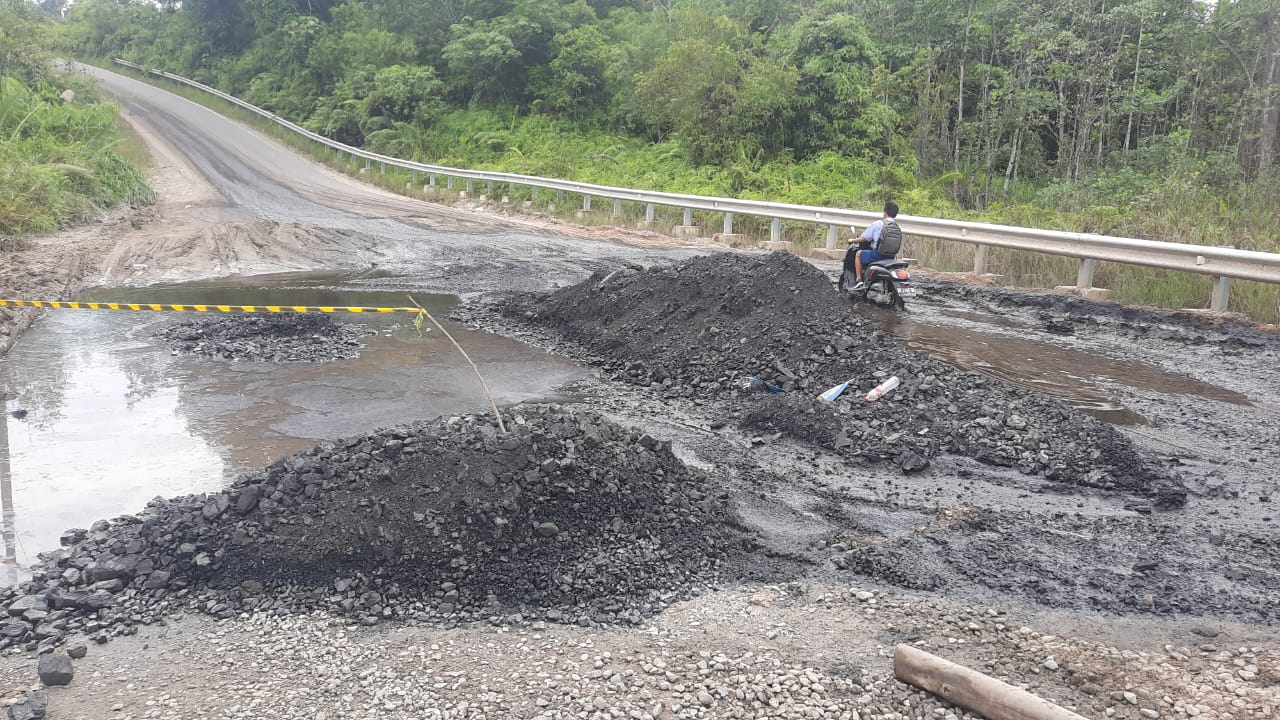 jalan gunung mas