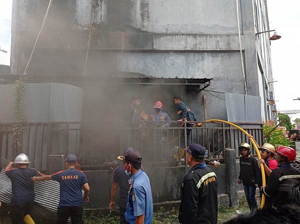 KEBAKARAN-HOTEL kebakaran hotel