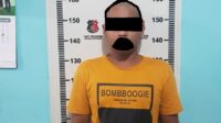 menggelapkan sepeda motor