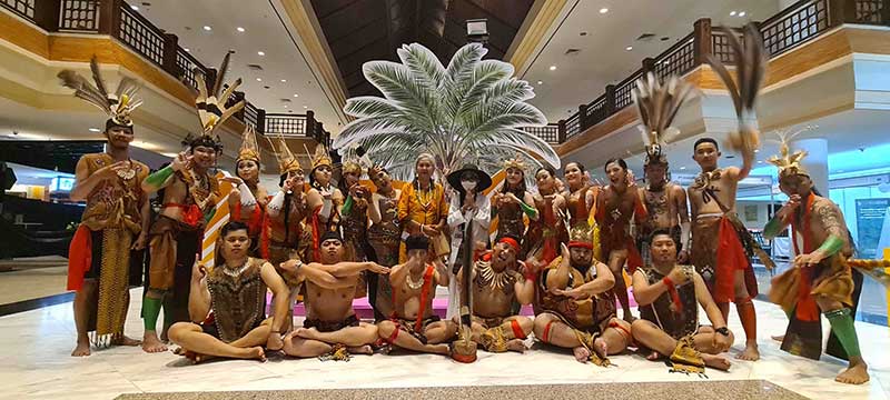 para penari foto bersama usai tampil di ndcc