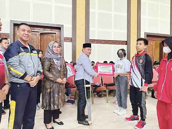 bonus pelajar kotim berprestasi
