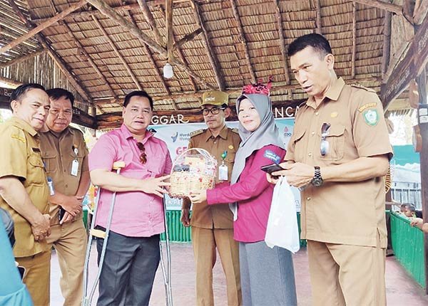 bupati kotim halikinnor meresmikan koperasi