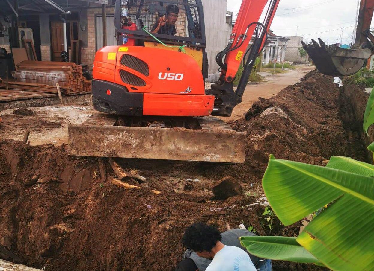 jalan rusak di palangkaraya