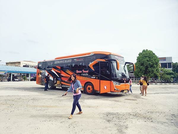 KEBERANGKATAN-PENUMPANG-BUS-YESSOE-SAMPIT-(HGN) keberangkatan penumpang bus yessoe sampit (hgn)