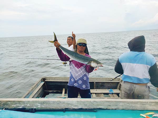 mancing di pantai lunci