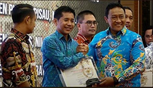 pertahankan gelar