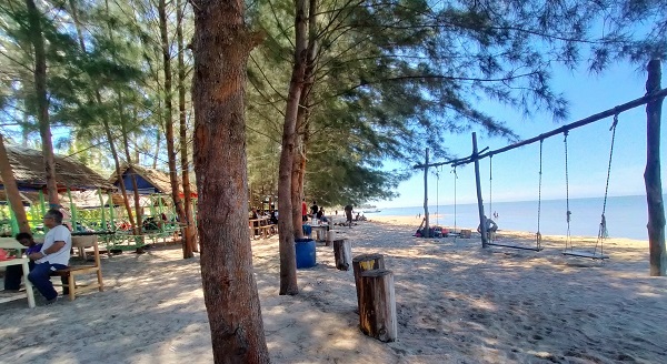 wisata pantai kobar 1