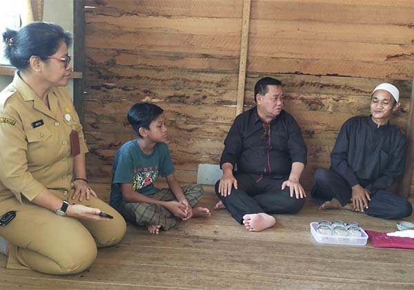 bupati kotim datangi anak putus sekolah