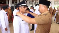 Bupati Seruyan Yulhaidir melantik 57 pejabat stuktural dan 16 Penjabat (Pj) Kepala Desa (Kades). Pelantikan tersebut dilaksanakan di Pendopo Rumah Jabatan Bupati pada Selasa (3/1). (najib/radar sampit)
