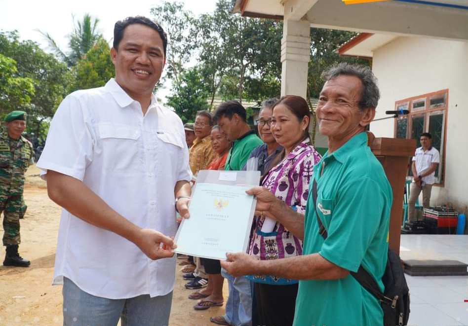 bupati lamandau,sertifikat tanah,Kecamatan Sematu Jaya,di Desa Batu Hambawang
