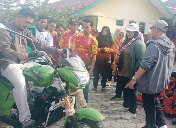 8 bantuan