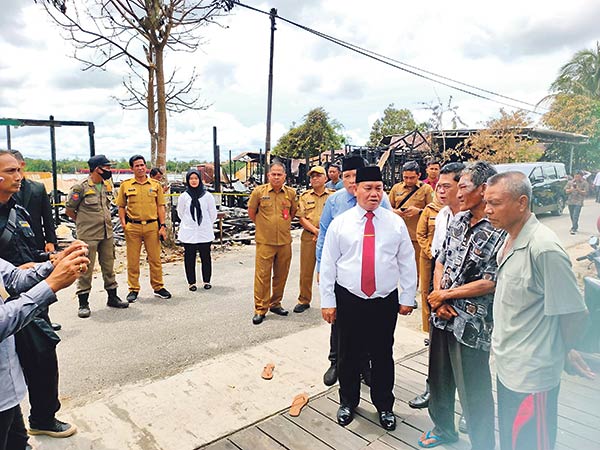 tinjau korban kebakaran
