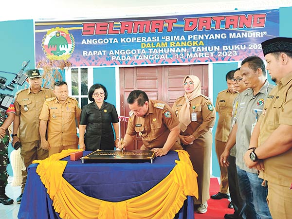 bupati kotim resmikan koperasi