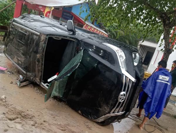 kecelakaan mobil sekda seruyan