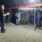 Bupati Gumas Jaya Samaya Monong bersama Kapolres Gumas AKBP Asep Bangbang Saputra, dan Kasatpol PP Salampak Haris, menjelaskan alasan penutupan Jalan Kuala Kurun-Palangka Raya kepada sopir truk angkutan PBS, di pos jaga Kurun-Sei Hanyo, Senin (20/3) malam.(arham said/radarsampit)