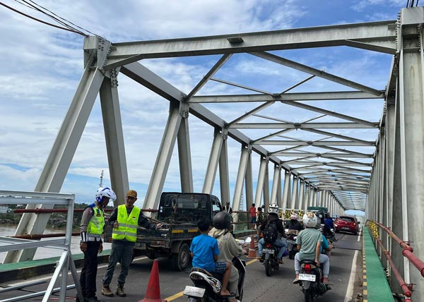 perbaikan jembatan katingan