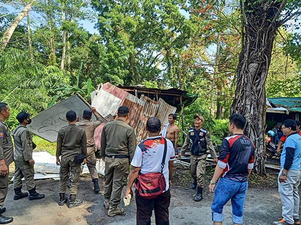 satpol pp kotim bongkar bangunan