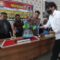 BARANG BUKTI: Sebanyak 1.142 gram atau satu kilogram lebih sabu ketika dimusnahkan dengan dicampur larutan pembersih toilet di Mapolresta Palangka Raya, kemarin.(dodi/radarsampit)