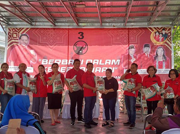 agustiar bagikan beras