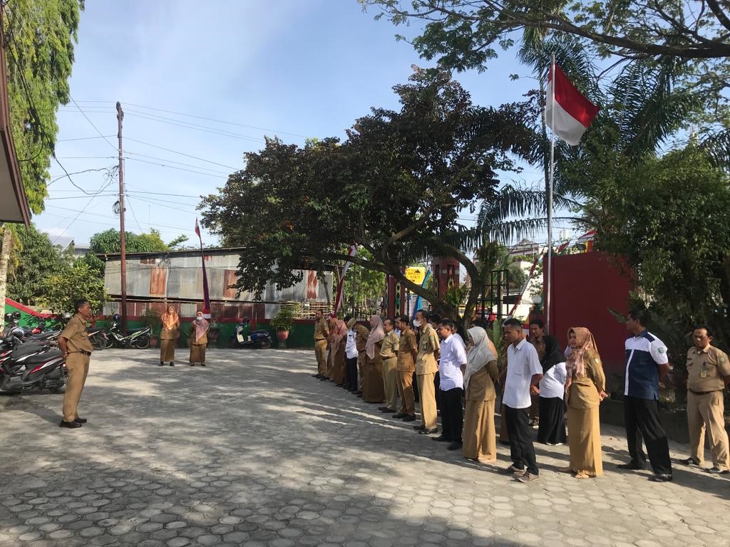 Kegiatan apel pagi sebelum masuk kerja bagi jajaran ASN di Kantor Disnakertrans Kotim. (ist)