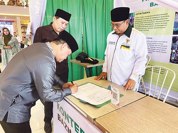 bupati kotim salurkan zakat