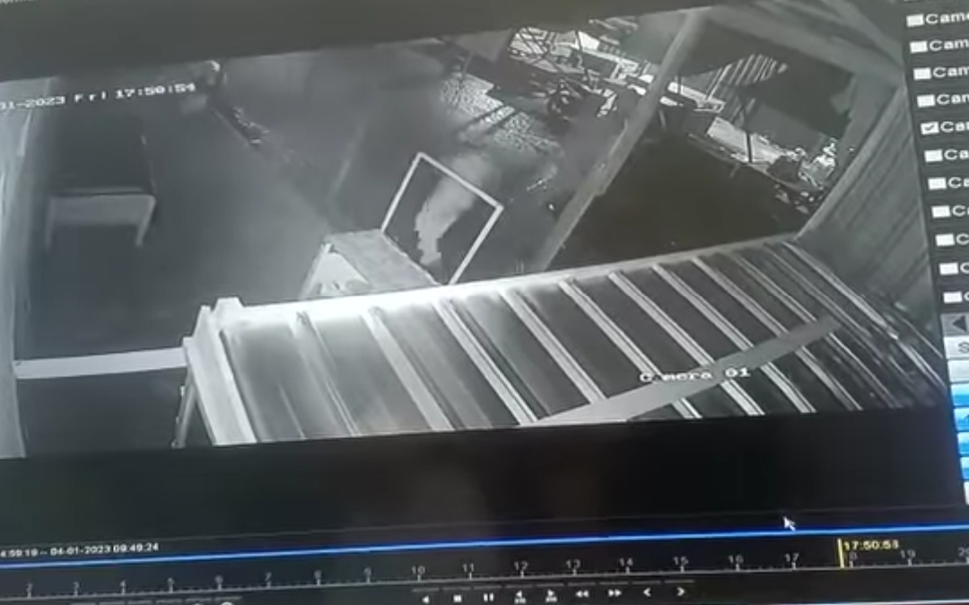 maling terekam cctv